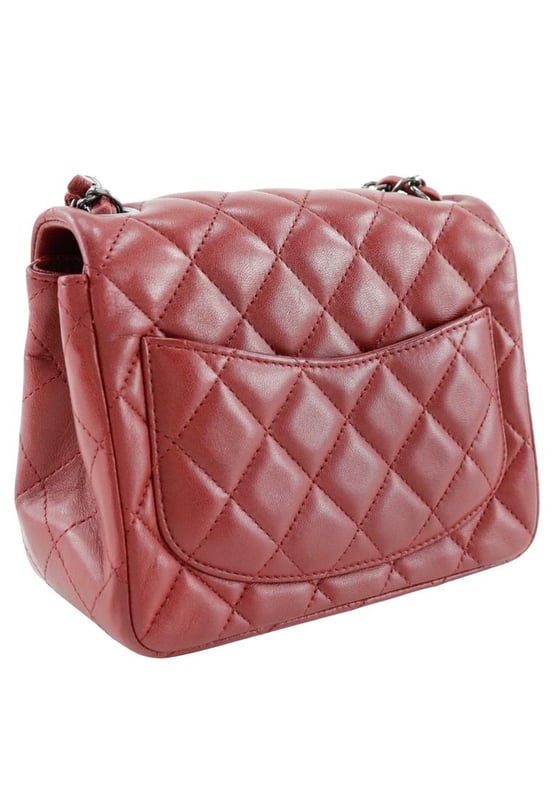 Brand: Chanel
Model: Timeless
Color: Red
Material: Leather
Inclusions: 
Dimensions: 13cm x 17cm x 7cm
Serial number: 18289161
Country of origin: France
Condition: A - excellent condition.
Outside condition : some trace of use
Inside condition :  slight scratches
Handle condition :  some rubbing
Corner condition : good 
Metal fittings condition :  slight scratchesBrand: ChanelType: shoulderMain Material: Leather