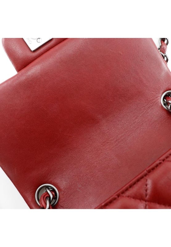 Brand: Chanel
Model: Timeless
Color: Red
Material: Leather
Inclusions: 
Dimensions: 13cm x 17cm x 7cm
Serial number: 18289161
Country of origin: France
Condition: A - excellent condition.
Outside condition : some trace of use
Inside condition :  slight scratches
Handle condition :  some rubbing
Corner condition : good 
Metal fittings condition :  slight scratchesBrand: ChanelType: shoulderMain Material: Leather