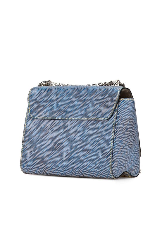 De Twist MM is voorzien van een epi lederen lichaam een zilveren-tone curb ketting riem een voorflap met een LV twist lock sluiting en een interieur slip pocket.Brand: Louis VuittonConditie: Pre-gebruiktType: Crossbody tasRating: B + Belangrijkste materiaal: LeerAfmetingen (LxBxD): 18x23x9.5Strap Drop: 56Commentaren: Buitenkant achterkant bevlekt met andere. Buitenkant onderkant bekrast. Buitenkant onderkant bevlekt met andere. Slot bekrast. Buitenhoeken versleten. Versiering bekrast. Buitenkant voorkant bekrast. Handgreep bekrast. Binnenzak bevlekt met andere. Binnenvoering bevlekt met andere. Buitenkant gebarsten.