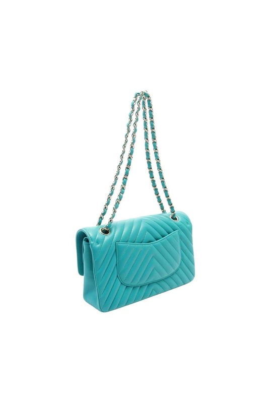 Brand: Chanel
Model: 
Color: Green
Material: Leather
Inclusions: Dust bag
Dimensions: 15cm x 25cm x 6.5cm / 5.9&#x27;&#x27; x 9.84&#x27;&#x27; x 2.55&#x27;&#x27;
Serial number: None
Condition: AB - good condition.
not specifyBrand: ChanelType: shopperMain Material: Leather