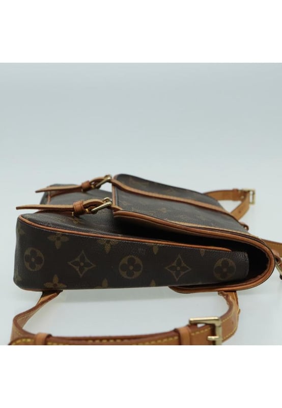 Brand: Louis Vuitton
Model: Marelle
Color: Brown
Material: Canvas
Inclusions: Shoulder Strap
Dimensions: W31cm x H22cm x D6cm(Approx)
Serial number: SR0015
Country of origin: France
Condition: B - good condition.
Outside condition : lose shape  rubbing
Inside condition : rubbing
Handle condition : sun burn  rubbing  stain  crack
Corner condition : rubbing  slight shaved
Metal fittings condition : scratches  painting off
Odor : There is keeping(storage) smell.Brand: Louis VuittonType: backpackMain Material: Canvas