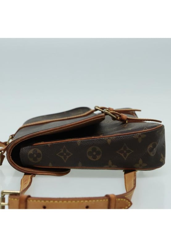 Brand: Louis Vuitton
Model: Marelle
Color: Brown
Material: Canvas
Inclusions: Shoulder Strap
Dimensions: W31cm x H22cm x D6cm(Approx)
Serial number: SR0015
Country of origin: France
Condition: B - good condition.
Outside condition : lose shape  rubbing
Inside condition : rubbing
Handle condition : sun burn  rubbing  stain  crack
Corner condition : rubbing  slight shaved
Metal fittings condition : scratches  painting off
Odor : There is keeping(storage) smell.Brand: Louis VuittonType: backpackMain Material: Canvas