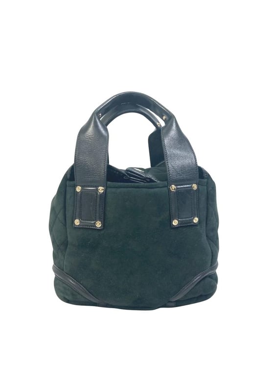 Brand: Chanel
Model: Coco Cocoon
Color: Green
Material: Suede
Inclusions: /
Dimensions: W21cmxH20cmxD16cm  Handle:   39cm
Serial number: 1081****
Condition: AB - good condition.
The Chanel Coco Cocoon tote bag is a stylish and functional accessory crafted from Quality green suede. Its spacious design and unique color make it a versatile addition to any wardrobe.
Overall there are signs of usage including minor rubbing on the handles overall minor scratches and slight dirt on the outside.
We recommend that you look at all the pictures before making your purchase to ensure that you are satisfied with the condition of the item.Brand: ChanelType: toteMain Material: Suede