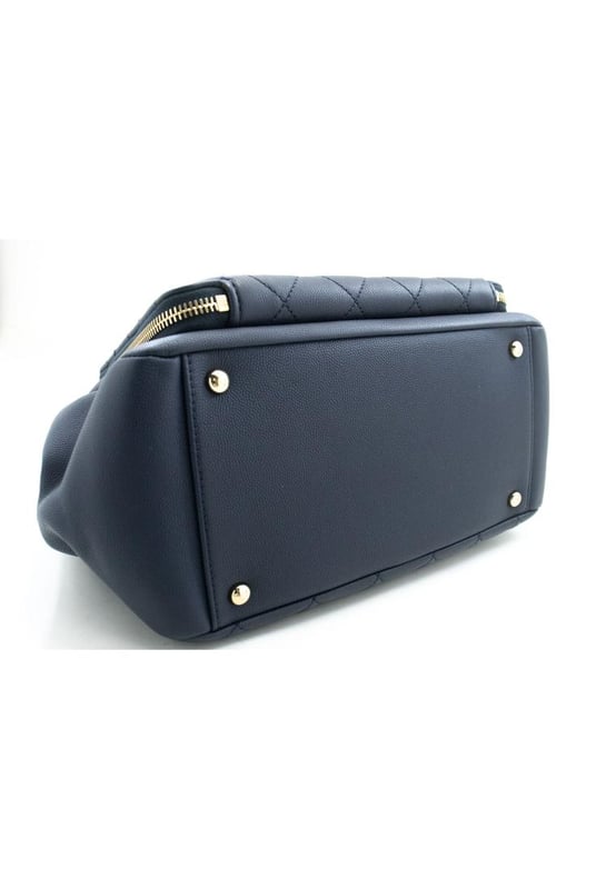 Brand: Chanel
Model: Business Affinity
Color: Navy
Material: Leather
Inclusions: 
Dimensions: W 26.3 cm x H 20 cm x D 11.7 cm
Serial number: 27354643
Country of origin: Italy
Condition: AB - good condition.
Outside condition : Slight scratches slight misshapen
Inside condition : Slight dirt
Handle condition : Slight crease
Corner condition : Good
Metal fittings condition : GoodBrand: ChanelType: shoulderMain Material: Leather