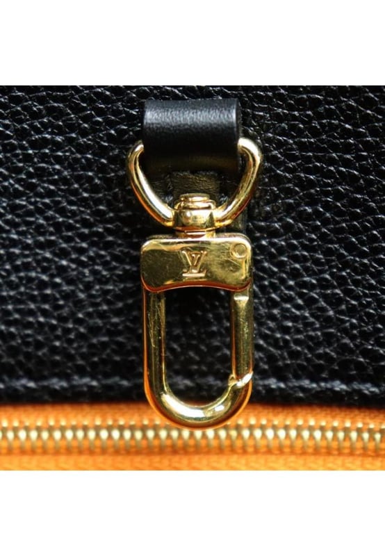 Brand: Louis Vuitton
Model: Onthego
Color: Black
Material: Leather
Inclusions: None
Dimensions: 26cm x 34cm x 15cm
Serial number: M45595
Country of origin: France
Condition: B - good condition.
Outside condition : Overall Traces of Use - Scratches
Inside condition : Good condition
Handle condition : Base of handle Peelings Slight
Corner condition : Discoloration Slight - scratches
Metal fittings condition : ScuffsBrand: Louis VuittonType: toteMain Material: Leather