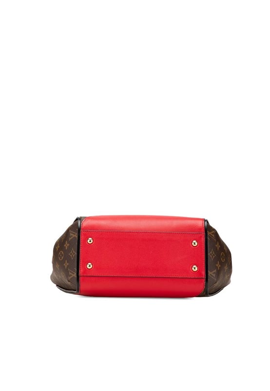 The Kimono MM features a monogram canvas and leather body rolled leather handles an open top with a lobster claw closure and an interior zip compartment.Brand: Louis VuittonCondition: Pre-lovedType: Tote BagRating: B+Main Material: CanvasDimensions (LxWxD): 28.5x26x13Strap Drop: 24.5Dust Bag: YesComments: Exterior Back stained with Other. Exterior Bottom stained with Other. Lock Scratched. Embellishment Scratched. Exterior Front stained with Other. Exterior Handle Out Of Shape Worn. Exterior Handle stained with Other. Interior Pocket stained with Other. Interior Lining stained with Other. Practical Attachment Scratched. Exterior Side Worn. Exterior Top Cracked. Zipper Scratched.