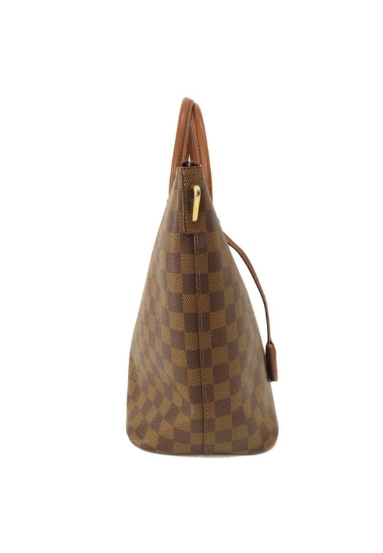 Brand: Louis Vuitton
Model: BELMONT
Color: Brown
Material: Canvas
Inclusions: Clochette Key Padlock Shoulder strap
Dimensions: 28cm x 41cm x 15.5cm Handle Length  34cm Strap Length  81cm
Serial number: DR1104
Country of origin: France
Condition: AB - good condition.
The Belmont handbag from the great Louis Vuitton brand in brown Damier canvas is an elegant expression of style suitable for women. Offering a practical and refined option for those seeking sophistication in their accessories.
The item is in very good condition with some slight friction on the outside which is common for a second-hand item and some slight friction and traces of use on the inside.
We recommend that you look at all the pictures before making your purchase to ensure that you are satisfied with the condition of the item.Brand: Louis VuittonType: toteMain Material: Canvas