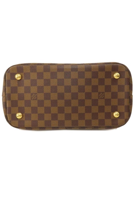 Brand: Louis Vuitton
Model: BELMONT
Color: Brown
Material: Canvas
Inclusions: Clochette Key Padlock Shoulder strap
Dimensions: 28cm x 41cm x 15.5cm Handle Length  34cm Strap Length  81cm
Serial number: DR1104
Country of origin: France
Condition: AB - good condition.
The Belmont handbag from the great Louis Vuitton brand in brown Damier canvas is an elegant expression of style suitable for women. Offering a practical and refined option for those seeking sophistication in their accessories.
The item is in very good condition with some slight friction on the outside which is common for a second-hand item and some slight friction and traces of use on the inside.
We recommend that you look at all the pictures before making your purchase to ensure that you are satisfied with the condition of the item.Brand: Louis VuittonType: toteMain Material: Canvas