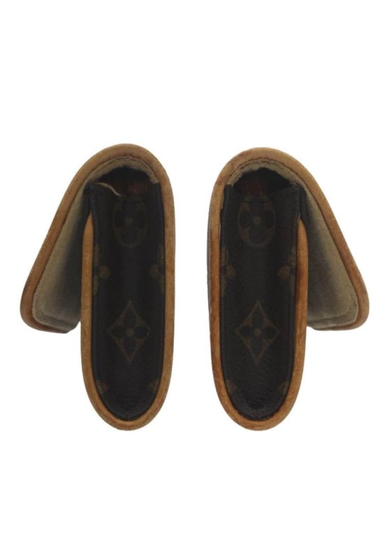 Brand: Louis Vuitton
Model: Twin
Color: Brown
Material: Canvas
Inclusions: 
Dimensions: 10cm x 19cm x 2.8cm / 3.93&#x27;&#x27; x 7.48&#x27;&#x27; x 1.1&#x27;&#x27;
Serial number: SD0112
Country of origin: United States
Condition: B - good condition.
Outside condition : Slight loss of shape Slight rubbed
Inside condition :  Slight rubbed
Handle condition : Slight cracks
Corner condition :  Slight rubbed
Metal fittings condition : Slight scratchesBrand: Louis VuittonType: shoulderMain Material: Canvas