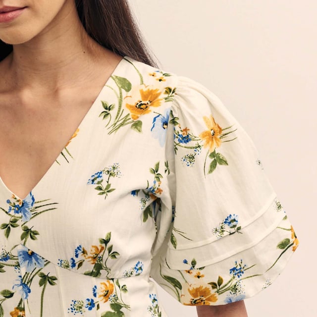 Womens Nobody's Child Floral Clover Mini Dress in white multiClover is back  but this time we’ve made her mini. Featuring a puff sleeve frame with delicate pleat detailing. Sprawling with wildflowers  she’s just what you need for that garden party. Wear with your favourite barely-there heels.- V-neck- Short puff sleeves- Panelled waist designed to flatter- Concealed zip fastening- Lightly lined so the fabric falls beautifully- Main fabric: 95% Organic Cotton  5% Linen.  Lning:100% Organic Cotton.  Machine washable.- Ref: D241447MLT