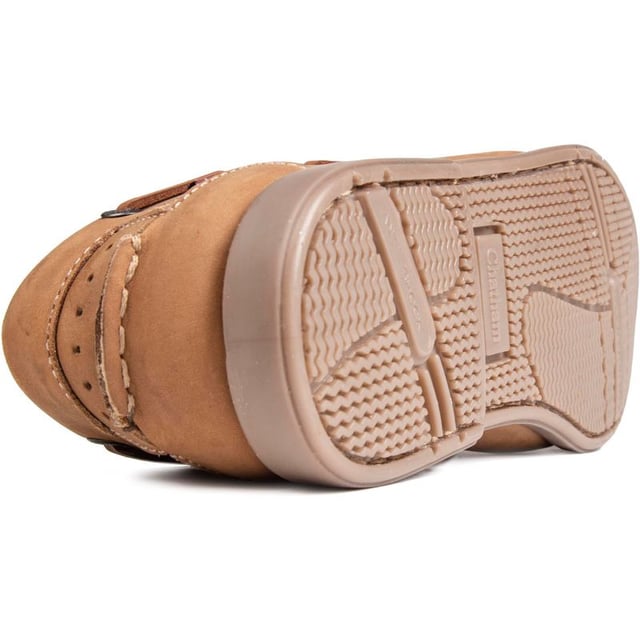 The Marine Bow boat shoe from Chatham Marine is ideal for those smart-casual days around town, casual evenings with friends and of course a warm breezy day out at sea. The superb light tan nubuck upper is of the highest quality and the moccasin-style slip-ons have a flexible rubber sole and brass metal eyelets around the sides to complete this luxurious look.