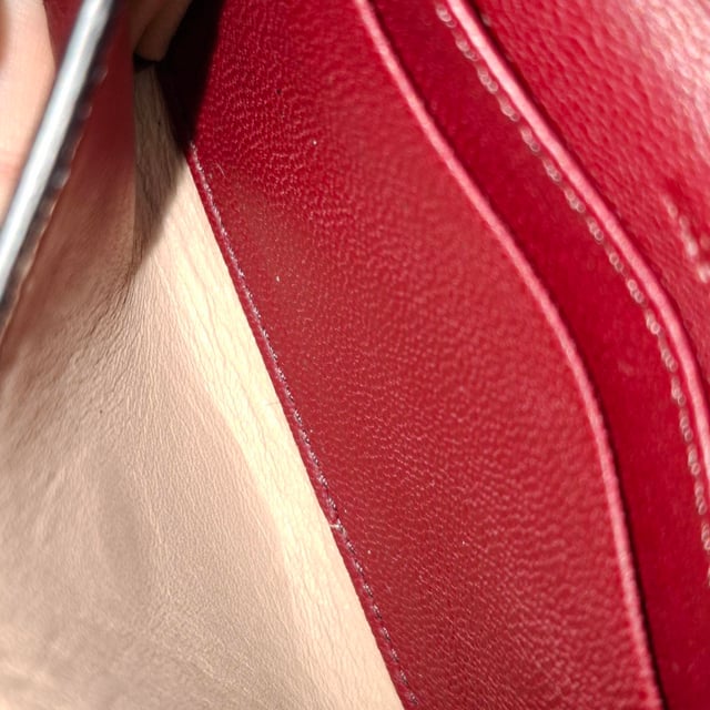 VINTAGE, RRP AS NEW
The Chloé Bow Detail Wallet in burgundy leather adds a touch of feminine charm to your everyday essentials with its soft bow accent and rich, timeless hue. Crafted from supple leather, it offers both elegance and practicality with multiple compartments for seamless organization. Styling Tip: Slip it into a structured tote or carry it solo as a chic mini clutch for dinner dates or quick errands.

Chloé Bow Detail Wallet in Burgundy Leather

Condition: Excellent
Signs of wear: No retail tag, No visible sign of wear., 
Packaging: None
Color: Burgundy
Material: Leather
Size: One Size | One Size
Measurements: Width: 25; Height: 75; Length: 100
SKU: NAPPUGBSM477735W