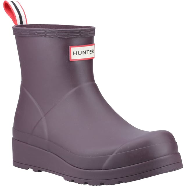 Simplifying the iconic design of the Original Boot, the Play Boot offers a dynamic silhouette with a flatter platform sole for maximum comfort and versatility. Crafted from the highest quality natural rubber, this wellington is 100% waterproof.
