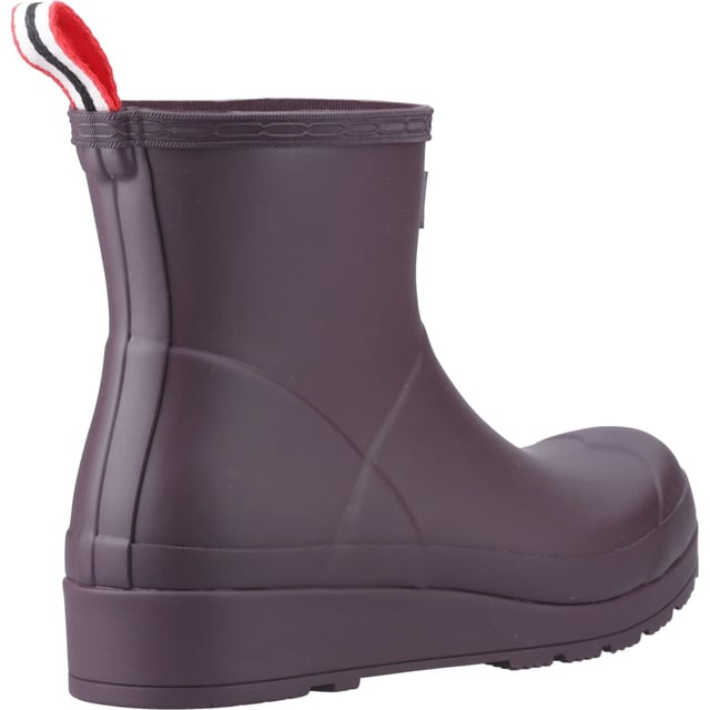 Simplifying the iconic design of the Original Boot, the Play Boot offers a dynamic silhouette with a flatter platform sole for maximum comfort and versatility. Crafted from the highest quality natural rubber, this wellington is 100% waterproof.