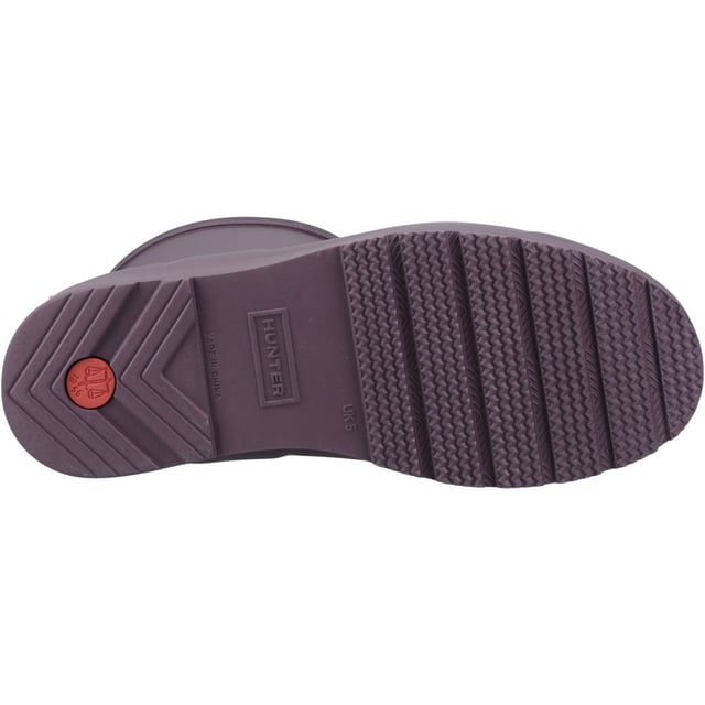 Simplifying the iconic design of the Original Boot, the Play Boot offers a dynamic silhouette with a flatter platform sole for maximum comfort and versatility. Crafted from the highest quality natural rubber, this wellington is 100% waterproof.