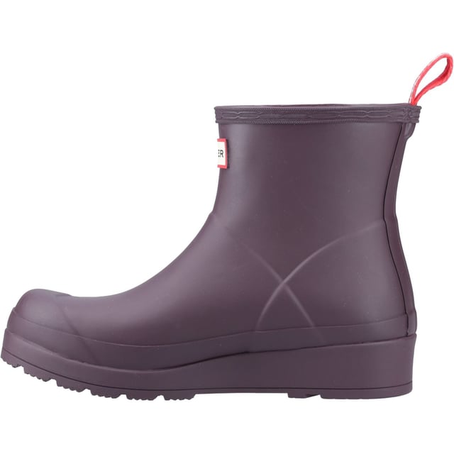 Simplifying the iconic design of the Original Boot, the Play Boot offers a dynamic silhouette with a flatter platform sole for maximum comfort and versatility. Crafted from the highest quality natural rubber, this wellington is 100% waterproof.