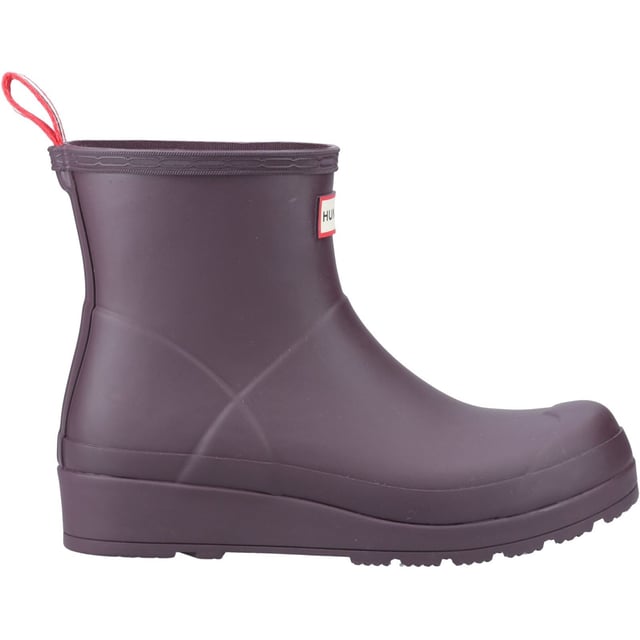 Simplifying the iconic design of the Original Boot, the Play Boot offers a dynamic silhouette with a flatter platform sole for maximum comfort and versatility. Crafted from the highest quality natural rubber, this wellington is 100% waterproof.