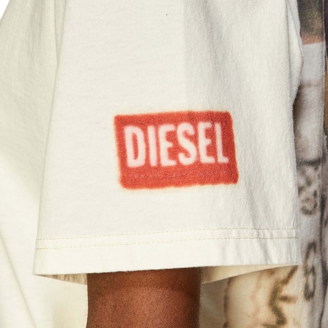 This women's tee is digitally printed on the front and back with abstract animations  distinguished by a faded airbrush effect. Crafted from cotton jersey for a loose fit  it's finished with a red Diesel logo on the sleeve.