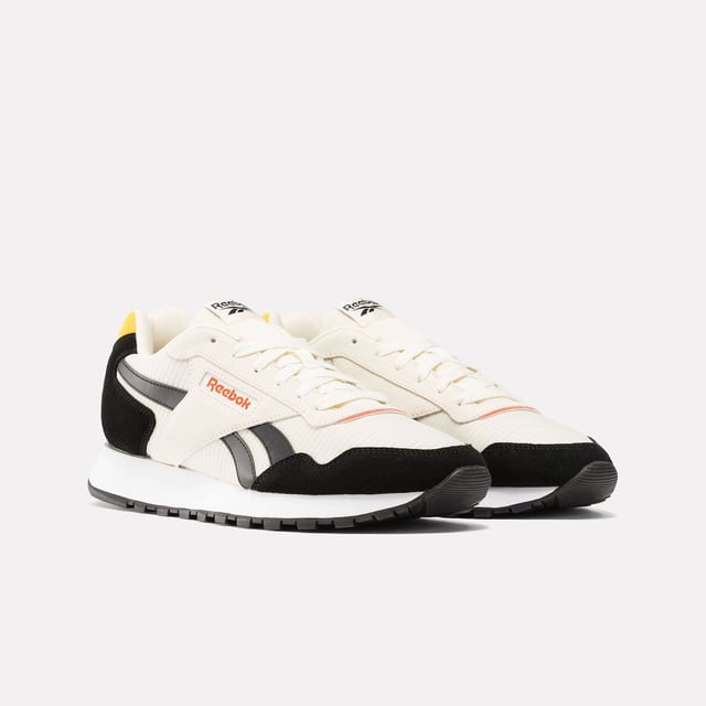 Reebok Glide Trainers in white black.- Suede upper.- Lace up fastening.- Reebok branding.- EVA Midsole.- Rubber sole.- Ref: 100207950