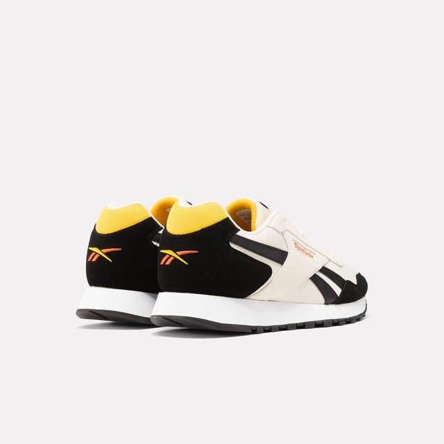 Reebok Glide Trainers in white black.- Suede upper.- Lace up fastening.- Reebok branding.- EVA Midsole.- Rubber sole.- Ref: 100207950