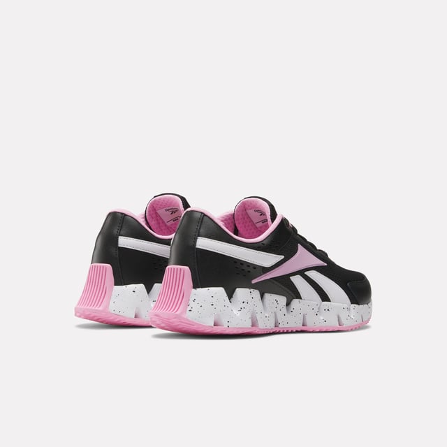 The iconic Reebok Zig midsole can’t be missed  with a chunky look that cranks your style up to a 10. Heel-to-toe energy-responsive cushioning ensures every step you take is smooth  whether you’re out for a run or just kicking a ball around.SpecificationsoLace closureoMesh upperoRubber outsole.