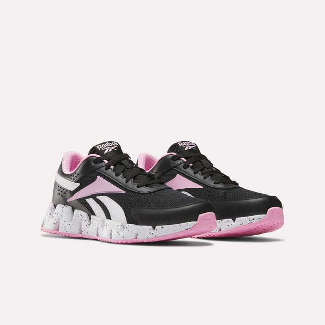 The iconic Reebok Zig midsole can’t be missed  with a chunky look that cranks your style up to a 10. Heel-to-toe energy-responsive cushioning ensures every step you take is smooth  whether you’re out for a run or just kicking a ball around.SpecificationsoLace closureoMesh upperoRubber outsole.
