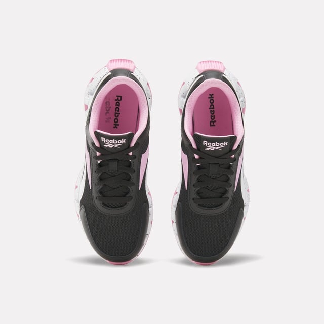 The iconic Reebok Zig midsole can’t be missed  with a chunky look that cranks your style up to a 10. Heel-to-toe energy-responsive cushioning ensures every step you take is smooth  whether you’re out for a run or just kicking a ball around.SpecificationsoLace closureoMesh upperoRubber outsole.