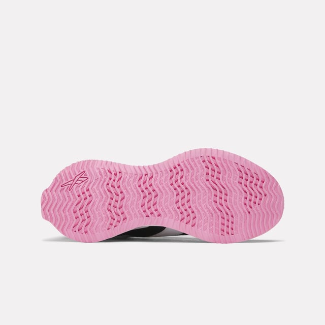 The iconic Reebok Zig midsole can’t be missed  with a chunky look that cranks your style up to a 10. Heel-to-toe energy-responsive cushioning ensures every step you take is smooth  whether you’re out for a run or just kicking a ball around.SpecificationsoLace closureoMesh upperoRubber outsole.