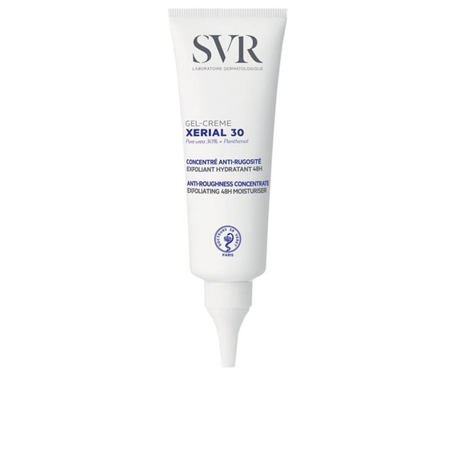 XERIAL 30 gel-crema exfoliante de SVR LABORATOIRE DERMATOLOGIQUE es un producto innovador que se presenta en un envase de 75 ml. Este gel-crema concentrado está diseñado para ofrecer una exfoliación e hidratación profunda durante 48 horas. Es ideal para tratar áreas extremadamente secas, ásperas y callosas, como brazos, codos y piernas, además de ser efectivo contra los vellos encarnados. Su fórmula única combina un 30% de Urea Pura con pantenol, lo que ayuda a suavizar las zonas rugosas, disminuir la aparición de granos y vellos encarnados, y proporciona una hidratación intensa a la piel. Su textura se desliza suavemente, se funde en la piel y alivia las molestias de picazón, sin dejar sensación pegajosa, lo que permite vestirse de inmediato. Después de su aplicación, la piel se siente regenerada, más suave, tersa y luminosa.