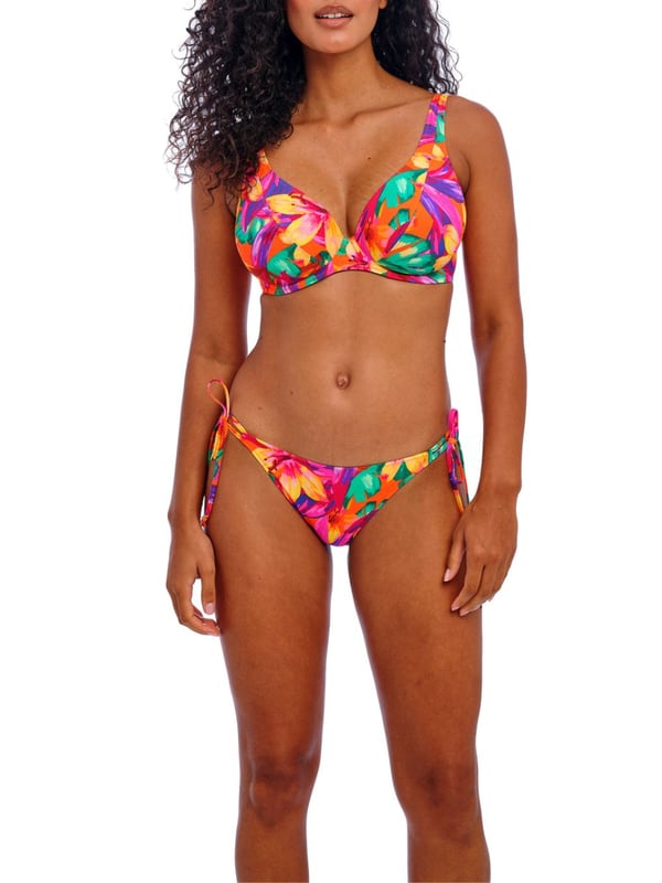 Freya Sun Haze High Apex Bikini Top. Underwired non padded plunge swimwear top with a high apex shape, a J-hook feature for easy conversion to a racerback style and powernet lined cups for shaping and support. This product is recommended as hand wash only.