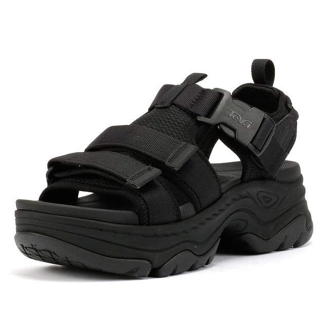 Elevated platform sandals featuring an archival-inspired upper with quick-dry, padded straps for all-day comfort. Crafted with a lightweight EVA footbed and a durable rubberized outsole for reliable traction. Made using 100% REPREVE® recycled polyester webbing a sustainable, eco-friendly choice.