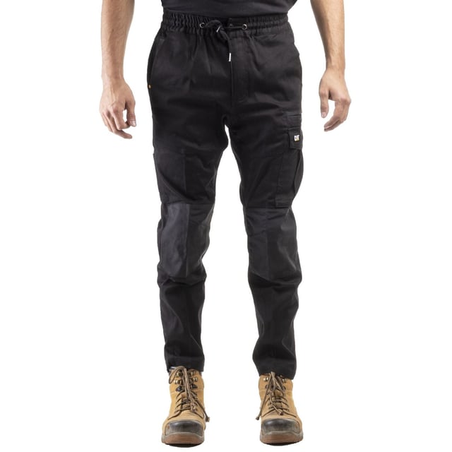 Wochenendstyle trifft auf die Baustelle mit diesen modernen, leichten Industrie-Arbeitshosen. Die Dynamic Pant ist mit praktischen Features ausgestattet, wie seitlichen Eingrifftaschen, einer Taschen für ein Maßband auf der Rückseite und Knieverstärkungen für verbesserte Haltbarkeit.