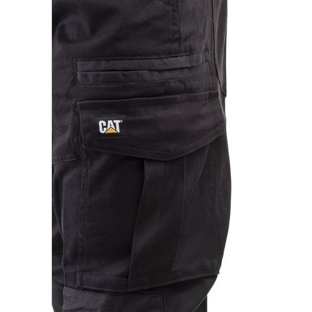 Wochenendstyle trifft auf die Baustelle mit diesen modernen, leichten Industrie-Arbeitshosen. Die Dynamic Pant ist mit praktischen Features ausgestattet, wie seitlichen Eingrifftaschen, einer Taschen für ein Maßband auf der Rückseite und Knieverstärkungen für verbesserte Haltbarkeit.
