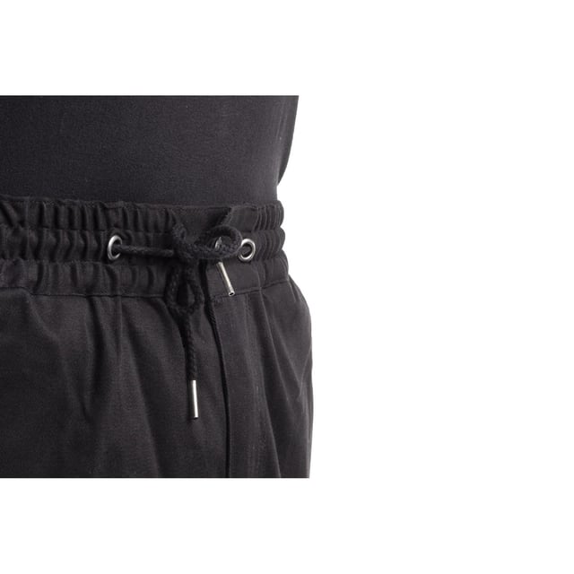Wochenendstyle trifft auf die Baustelle mit diesen modernen, leichten Industrie-Arbeitshosen. Die Dynamic Pant ist mit praktischen Features ausgestattet, wie seitlichen Eingrifftaschen, einer Taschen für ein Maßband auf der Rückseite und Knieverstärkungen für verbesserte Haltbarkeit.