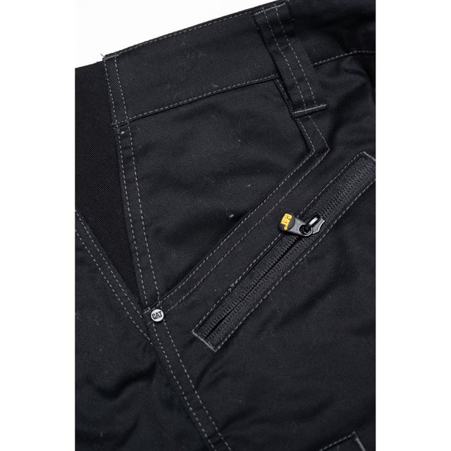 Ontworpen om mee te bewegen met je natuurlijke bewegingen, maakt de Operator Flex Broek klimmen, zitten en buigen comfortabeler. Strategisch geplaatste zakken stellen je in staat om essentiële items binnen handbereik te houden terwijl je elk voertuig bedient.