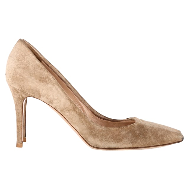 VINTAGE, RRP AS NEW
Gianvito Rossi Gianvito 85 Pumps in Beige Suede – Timeless Elegance Meets Contemporary Comfort

The Gianvito Rossi Gianvito 85 Pumps in beige suede are the ultimate combination of elegance and comfort. With their classic 85mm heel and luxurious suede material, these pumps offer a versatile and sophisticated addition to your wardrobe. The soft beige tone complements a variety of outfits, making them ideal for everything from office wear to evening outings.

Styling Tip: Pair these pumps with a tailored pencil skirt and a blouse for a chic office look, or wear them with a little black dress for an effortlessly elegant evening ensemble. For a casual day out, team them with high-waisted jeans and a fitted turtleneck. Add a leather clutch or a structured handbag for a polished, refined finish.

Gianvito Rossi Gianvito 85 Pumps in Beige Suede
Condition: Very good
Signs of wear: Include Box., Minor markings, Lightly used but very well maintained. Minor mark at soles & creasing, light scuffing at the soles and heels.
Packaging: Box, Dust bag
Color: Brown | ochre
Material: Suede | goat suede
Size: EU | 40/IT40/FR41/US10/UK7
Measurements: Heel height: 85; Insole length: 310
SKU: NAPPUGBSH452549W