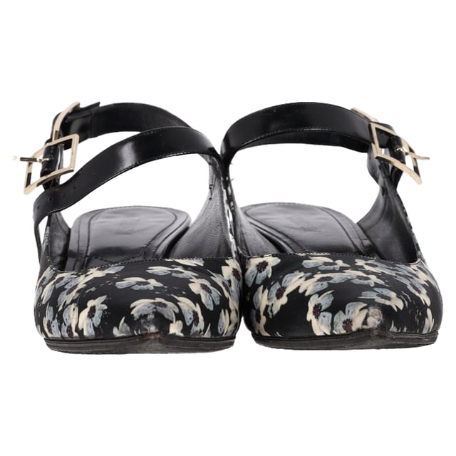 VINTAGE, RRP AS NEW
The Erdem Floral Print Slingback Pumps in black satin exude romantic elegance, adorned with delicate floral motifs that bring a touch of whimsy to their refined silhouette. Crafted with a pointed toe and a slender heel, they offer a graceful finish perfect for special occasions or elevated daywear. Pair them with a tailored dress or wide-leg trousers to let their intricate pattern and vintage-inspired charm stand out.

 Erdem Floral Print Slingback Pumps in Black Satin

Condition: Good
Signs of wear: Moderate signs of wear, replaced soles.
Packaging: Box
Color: Black
Material: Satin
Size: IT | 40
Measurements: Heel height: 45; Insole length: 265
SKU: NAPPUGBSH478850W
