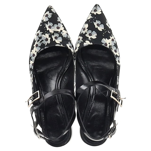 VINTAGE, RRP AS NEW
The Erdem Floral Print Slingback Pumps in black satin exude romantic elegance, adorned with delicate floral motifs that bring a touch of whimsy to their refined silhouette. Crafted with a pointed toe and a slender heel, they offer a graceful finish perfect for special occasions or elevated daywear. Pair them with a tailored dress or wide-leg trousers to let their intricate pattern and vintage-inspired charm stand out.

 Erdem Floral Print Slingback Pumps in Black Satin

Condition: Good
Signs of wear: Moderate signs of wear, replaced soles.
Packaging: Box
Color: Black
Material: Satin
Size: IT | 40
Measurements: Heel height: 45; Insole length: 265
SKU: NAPPUGBSH478850W