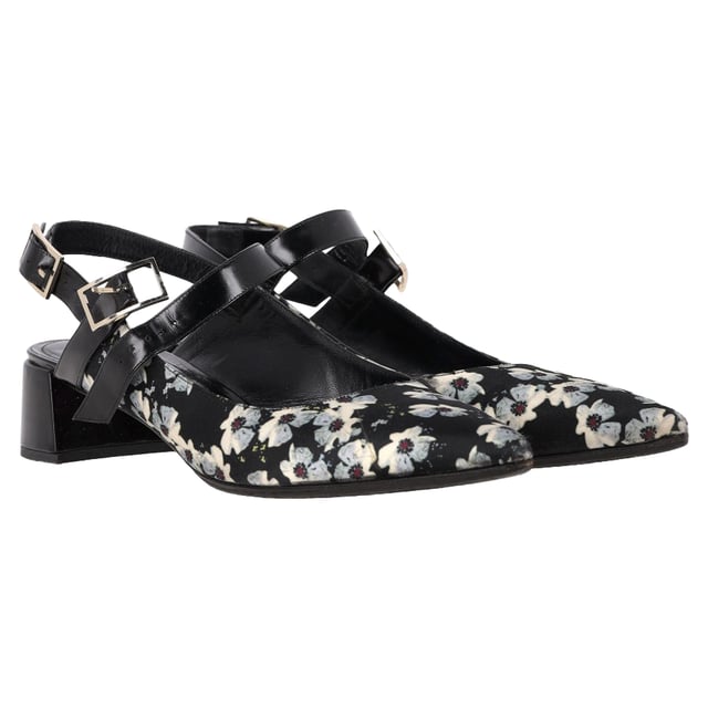 VINTAGE, RRP AS NEW
The Erdem Floral Print Slingback Pumps in black satin exude romantic elegance, adorned with delicate floral motifs that bring a touch of whimsy to their refined silhouette. Crafted with a pointed toe and a slender heel, they offer a graceful finish perfect for special occasions or elevated daywear. Pair them with a tailored dress or wide-leg trousers to let their intricate pattern and vintage-inspired charm stand out.

 Erdem Floral Print Slingback Pumps in Black Satin

Condition: Good
Signs of wear: Moderate signs of wear, replaced soles.
Packaging: Box
Color: Black
Material: Satin
Size: IT | 40
Measurements: Heel height: 45; Insole length: 265
SKU: NAPPUGBSH478850W