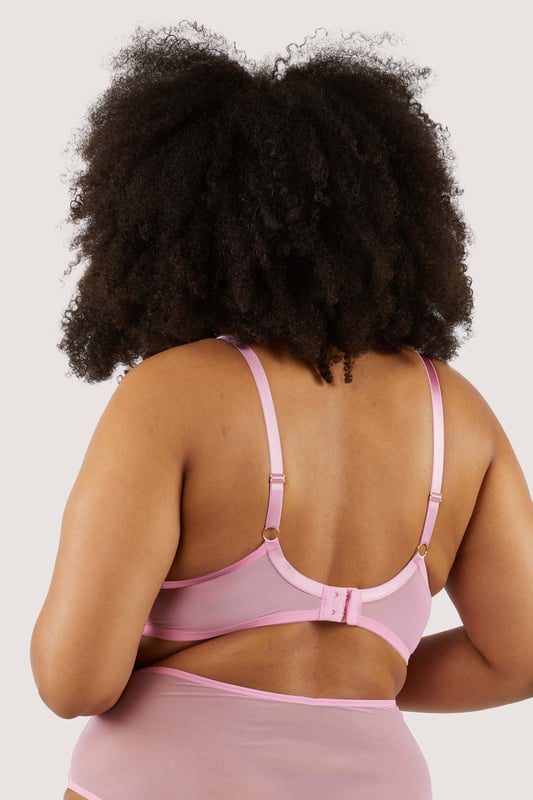 She's nothing like you've seen before. ZIGGY.With her spotted mesh, lace edges and zigzag bridge detailing, she makes herself known. She comes in a sweet candy pink colourway, and is finished with a satin pink and blue centre bow. She's simply unmissable, a unique addition to your lingerie drawer...

Balcony shape
Spot, lace, and zigzag detailing
Mesh cups
Adjustable straps
Hook and eye closure
Satin bow