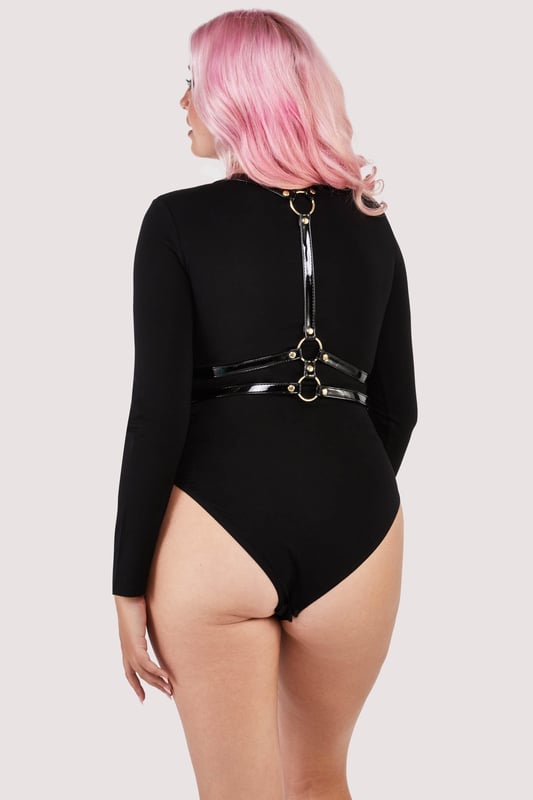 Introducing our Wolf &Whistle Laurel Black CutOut Jersey LongSleeved Body it's the sassy secret weapon your wardrobe's been craving! With its daring cutouts and comfy jersey fabric, this body is ready to unleash your inner mischiefmaker while keeping you looking fab.




Cut out open front detail
Popper fastening gusset
Long sleeves
Full back
Brief style bottom
High rise legs 
Pull on