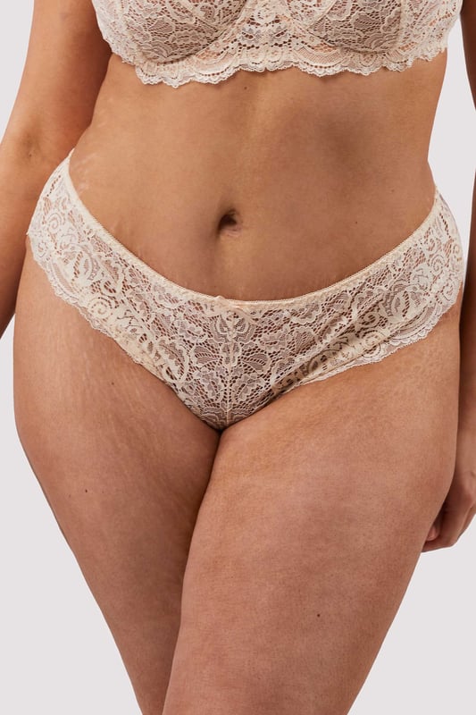 Nothing screams comfort and style more than Ariana. Easy and comfortable to wear, the Ariana now includes a creamy vanilla colourway. 

Soft stretch 
Vanilla lace 
Full brief style 
Elasticated waistband
Cotton gusset