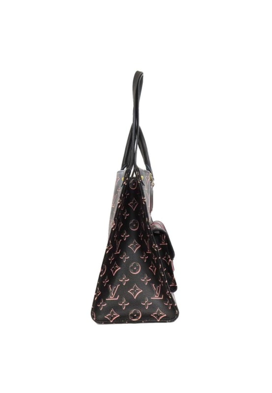 Brand: Louis Vuitton
Model: On The Go
Color: Black
Material: Canvas
Inclusions: 
Dimensions: W 37 cm x H 25 cm x D 14 cm
Serial number: None
Country of origin: France
Condition: AB - good condition.
Outside condition : Slight loss of shape Slight scratches
Inside condition :  Slight stains
Handle condition : Good
Corner condition :  Slight rubbed
Metal fittings condition : GoodBrand: Louis VuittonType: handbagMain Material: Canvas