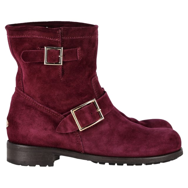 VINTAGE, RRP AS NEW
The Jimmy Choo Double-Buckle Detail Ankle Boots in Burgundy Suede exude sophistication and edge, featuring rich burgundy suede and bold double-buckle accents for a striking, contemporary look. The sleek silhouette and sturdy heel offer both comfort and style, making them perfect for adding a touch of luxury to your everyday wardrobe. The deep burgundy hue pairs beautifully with both neutrals and vibrant colors, making them a versatile addition to any outfit. Style them with a midi skirt or tailored trousers to create a chic, fashion-forward ensemble that commands attention.

 Jimmy Choo Double-Buckle Detail Ankle Boots in Burgundy Suede

Condition: Very good
Signs of wear: Include Box., Minor markings, Lightly used but very well maintained. Minor mark at soles & creasing, light scuffing at the soles and heels.
Packaging: Box
Color: Red | burgundy
Material: Suede | suede
Size: IT | 39
Measurements: Heel height: 30; Insole length: 270
SKU: NAPPUGBSH462758W