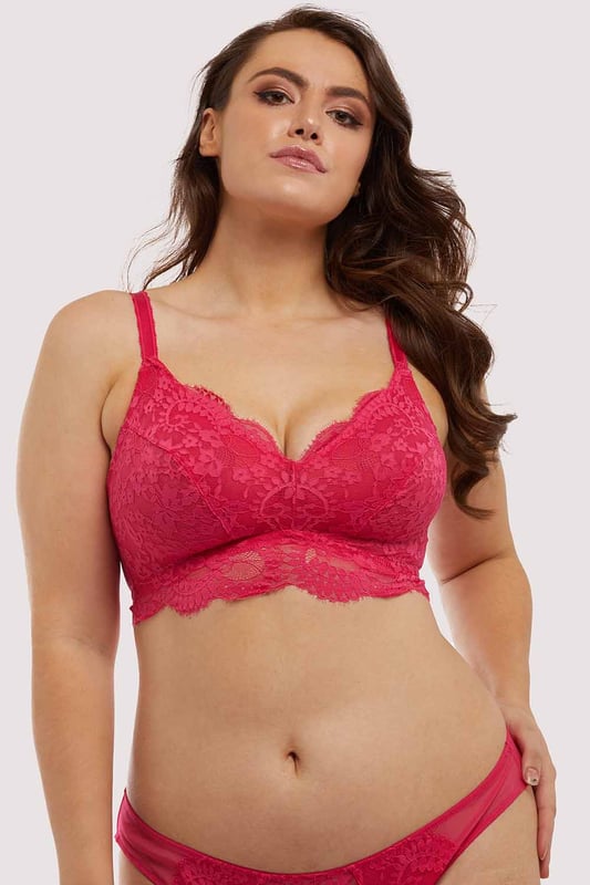 The Pink Emma Wireless Bra is the ultimate comfort for every day. With no underwire, soft lace and a supportive mesh lining, this bralette is designed to support by hugging your curves. This is the perfect everyday bra, for the full look, match with our Emma Brazilian or Highwaisted Briefs.