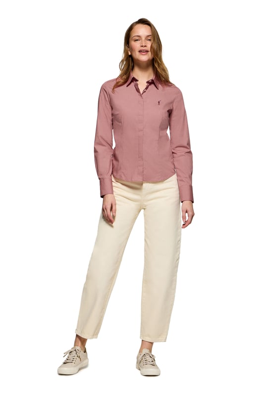 Peppen Sie Ihren Look mit unserem Slim-Fit-Hemd auf, das sich perfekt für Frauen eignet, die auf der Suche nach einem lässigen Alltagsoutfit sind. Es ist aus weicher Baumwollpopeline gefertigt und bietet die perfekte Mischung aus Komfort und Eleganz. Der französische Kragen und der Knopfverschluss sorgen für einen sauberen, schnittigen Look. Kontrastfarbene Paspeln am Kragen und Verzierungen an den Seitennähten veredeln den klassischen Stil mit einem raffinierten Touch. Die Logoknöpfe und das horizontal genähte Knopfloch sind das i-Tüpfelchen des raffinierten und sorgfältigen Designs. Das ikonische Rigby Go Logo auf der Brust verleiht ihm eine einzigartige Note.