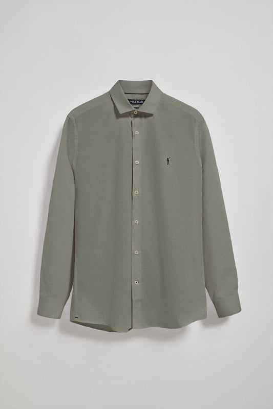 Unser Hemd im Slim Fit ist für den Mann gedacht, der Stil und funktionelles Design sucht. Aus leichter Baumwoll-Popeline gefertigt, eignet es sich ideal für den Alltag oder für formellere Anlässe. Der italienische Kragen verleiht ihm einen Hauch von Raffinesse. Kontrastfarbene Paspeln am Kragen und Verzierungen an den Seitennähten veredeln den klassischen Stil mit einem raffinierten Touch. Die Logoknöpfe und das horizontal genähte Knopfloch sind das i-Tüpfelchen des raffinierten und sorgfältigen Designs. Das kultige, gestickte Rigby Go-Logo in Kontrastfarbe auf der Brust verleiht ihm eine einzigartige Note.