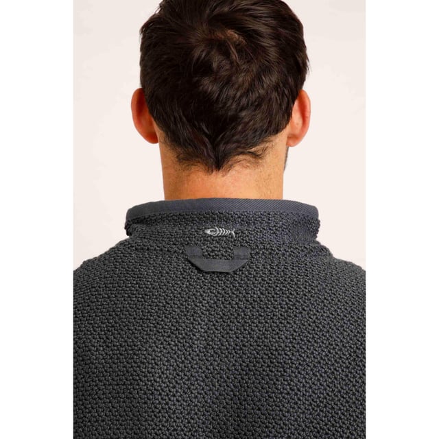 86% organisch katoen, 14% gerecycled polyester. Stof: Macaroni. Ontwerp: Logo. Hangende lus. Halslijn: Hoge Hals, Wafel gevoerd. Mouwtype: Met lange mouwen. Zakken: 2 Zijzakken, 1 Borstzak, Ritssluiting, Wafelvoering. Bevestiging: Volledige ritssluiting. Duurzaamheid: Milieuvriendelijk, gemaakt van gerecycleerde materialen. S: 37 in. M: 40 in. L: 43 in. XL: 46 in. XXL: 49 in. 3XL: 52 in. 4XL: 55 in. 5XL: 58 in.