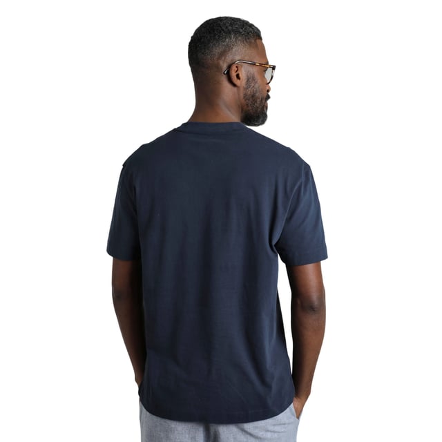 100% Organic Cotton. Fabric: Soft Touch. Design: Logo. Pockets: 1 Chest Pocket. Neckline: Crew Neck, Ribbed. Sleeve-Type: Short-Sleeved. Hem: Side Vents. Fit: Relaxed Fit. S: 37 in. M: 40 in. L: 43 in. XL: 46 in. XXL: 49 in. 3XL: 52 in. 4XL: 55 in. 5XL: 58 in.