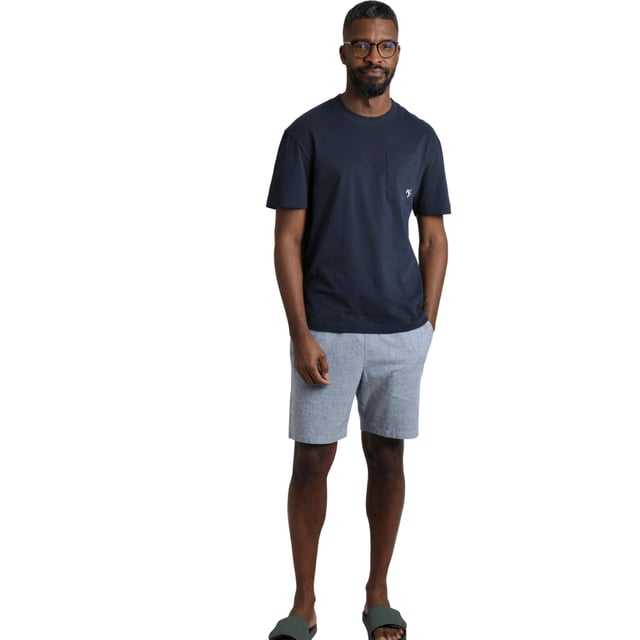 100% Organic Cotton. Fabric: Soft Touch. Design: Logo. Pockets: 1 Chest Pocket. Neckline: Crew Neck, Ribbed. Sleeve-Type: Short-Sleeved. Hem: Side Vents. Fit: Relaxed Fit. S: 37 in. M: 40 in. L: 43 in. XL: 46 in. XXL: 49 in. 3XL: 52 in. 4XL: 55 in. 5XL: 58 in.